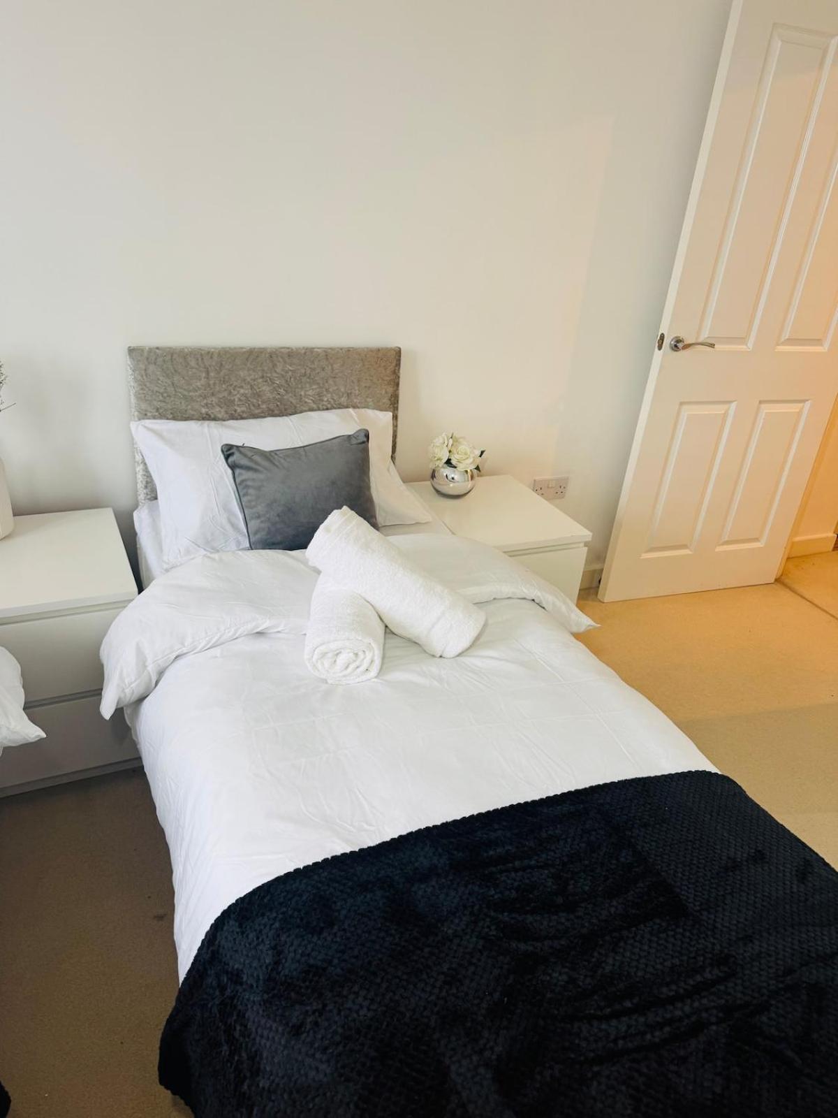 Appartement 2-bedroom 1-bathroom Sheffield, Sleeps Up To 4, 1-double Bed 2-single Beds Open Plan Kitchen With Dining Area And Lounge *